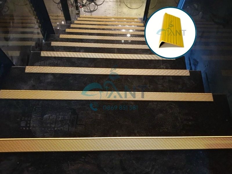 Nẹp đồng chống trơn cầu thang