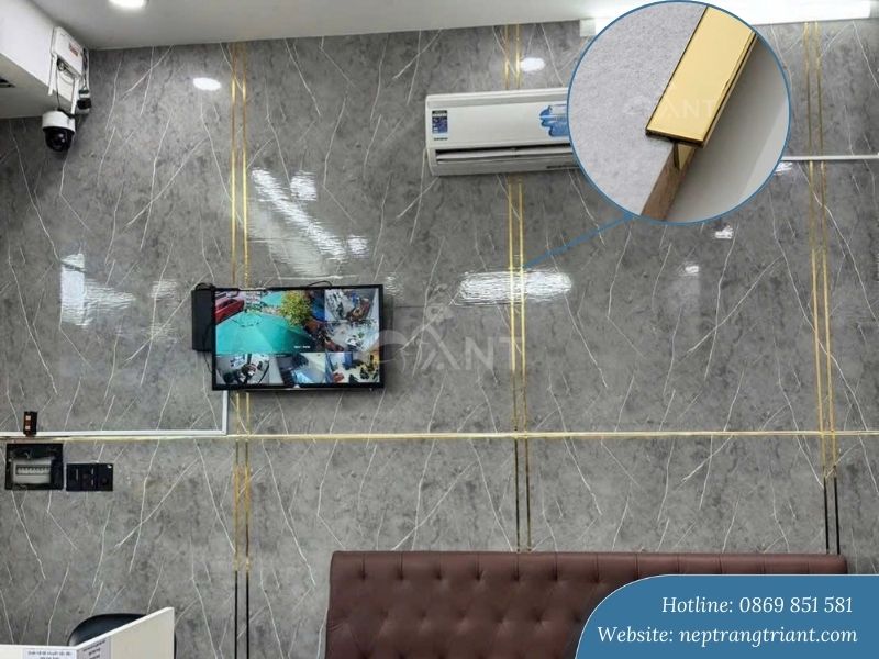 nep-t-inox-chay-chi-trang-tri-tuong