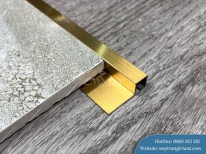 ung-dung-nep-op-goc-vuong-chu-h-inox